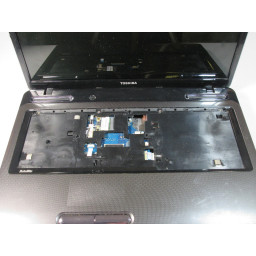 Снятие корпуса верхнего корпуса Toshiba Satellite L675D-S7016