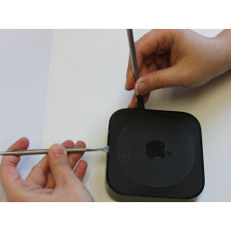 Замена нижней крышки Apple TV 2-го поколения